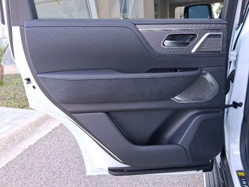 New 2026 INFINITI QX80 Autograph w/ Premium Cargo Package image 25