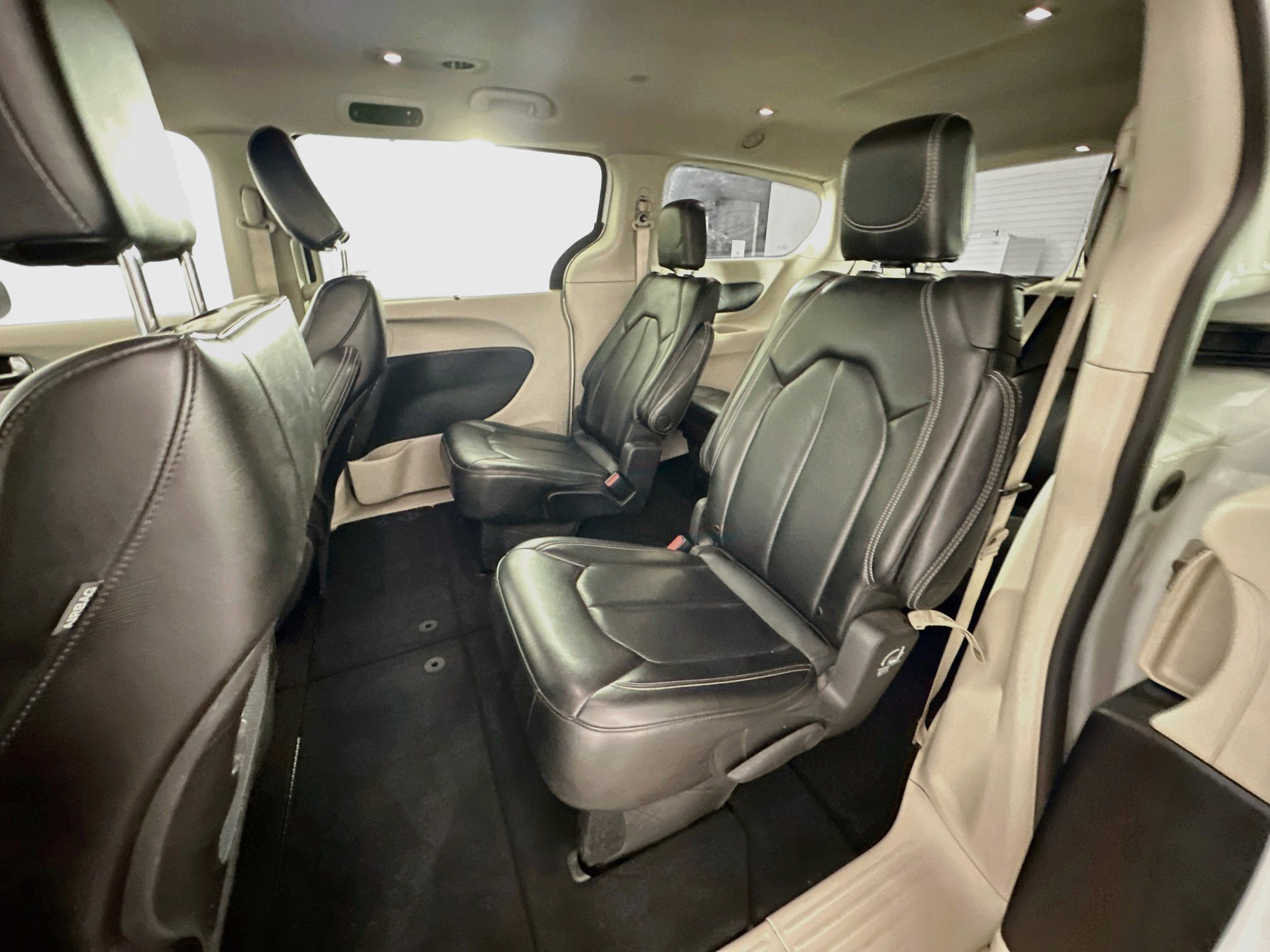 Used 2023 Chrysler Pacifica Touring-L FWD image 26