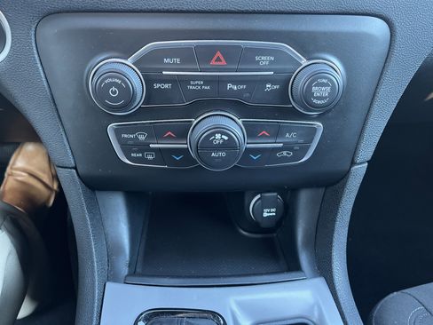 Used 2022 Dodge Charger R/T w/ Harman/Kardon Audio Group image 31