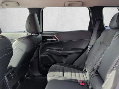 Used 2024 Mitsubishi Outlander 4WD Plug-In Hybrid image 17