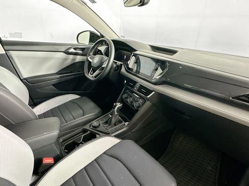 Used 2023 Volkswagen Taos SEL AWD/4WD image 3