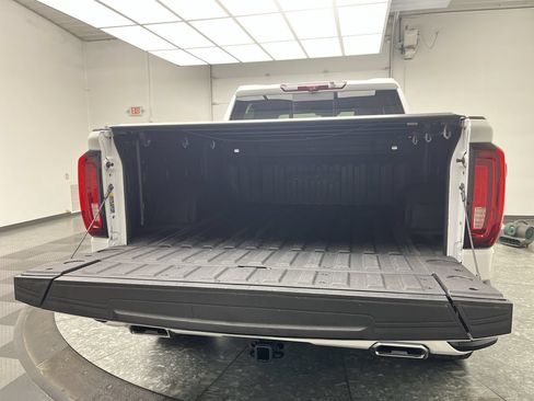 Used 2023 GMC Sierra 1500 AT4 w/ Technology Package AWD/4WD image 33