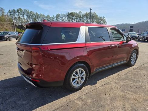 Used 2024 Kia Carnival LX FWD image 8