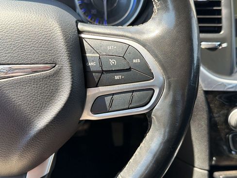 Used 2019 Chrysler 300 Limited image 26
