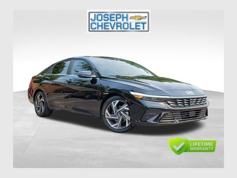 Used 2025 Hyundai Elantra Limited FWD image 1