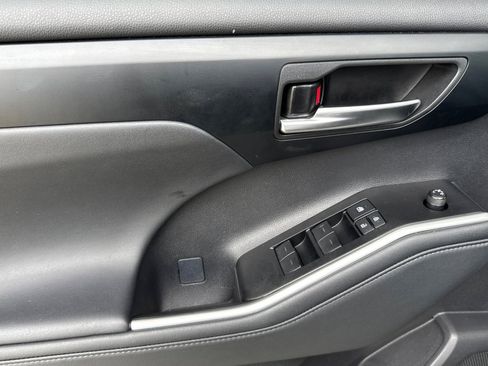 Certified 2025 Toyota Highlander XSE image 10