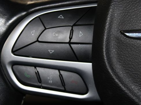 Used 2022 Chrysler Pacifica Limited FWD image 42