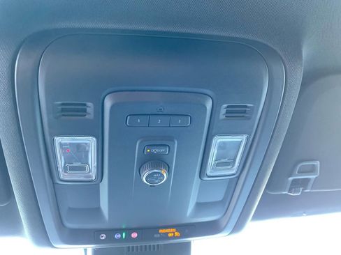 Used 2023 GMC Yukon SLT image 42