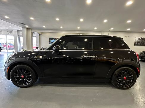 Used 2019 MINI Cooper 2-Door Hardtop w/ Premium Package FWD image 4