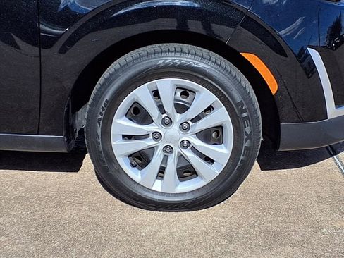 Used 2023 Kia Soul LX image 29