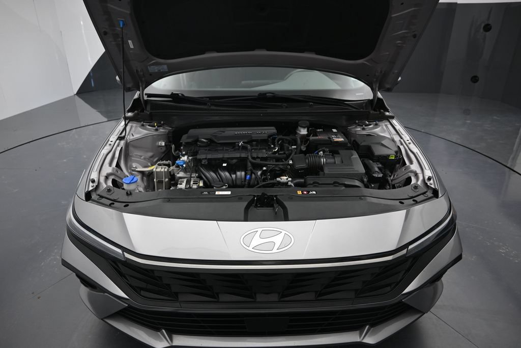 Used 2025 Hyundai Elantra SEL FWD image 28