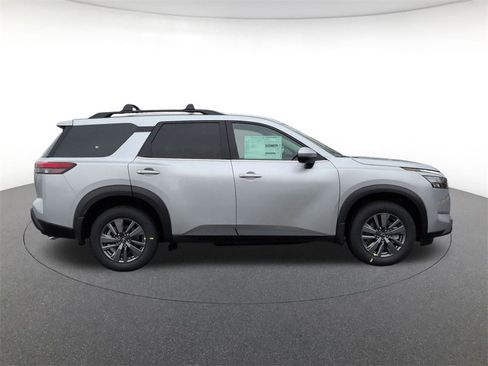 New 2025 Nissan Pathfinder SV image 4