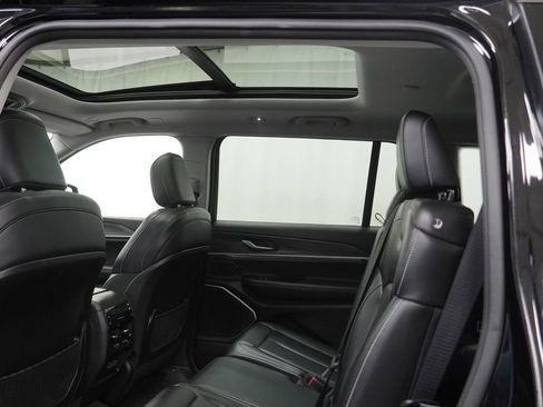 Used 2022 Jeep Grand Cherokee L Limited image 25