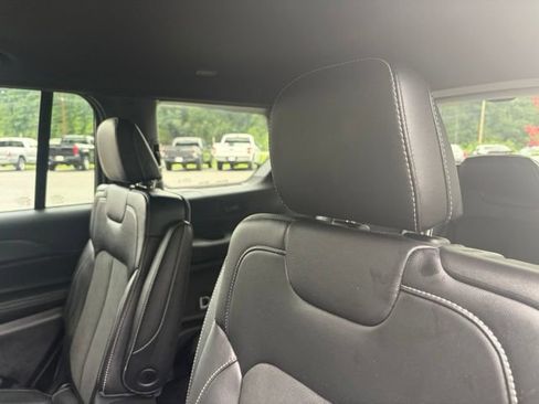 Used 2025 Jeep Grand Cherokee L Altitude RWD image 16