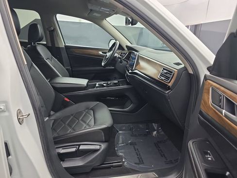 Used 2024 Volkswagen Atlas SE image 47