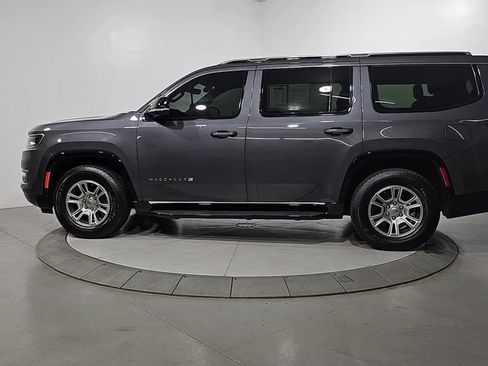 Used 2023 Jeep Wagoneer 4WD image 2