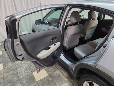 Used 2019 Honda HR-V LX image 11