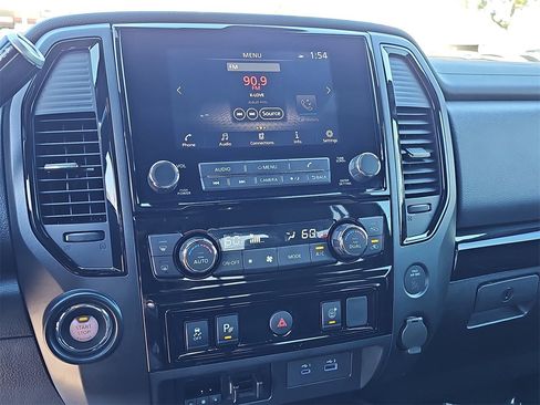 Used 2024 Nissan Titan SV image 19