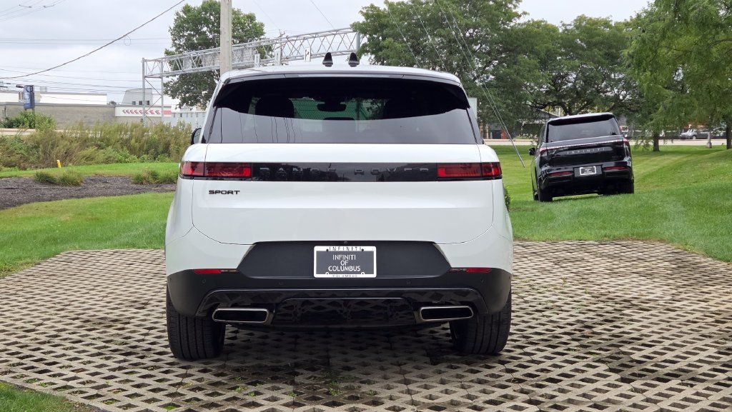 Used 2024 Land Rover Range Rover Sport SE AWD/4WD image 9