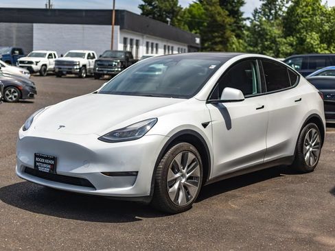 Used 2021 Tesla Model Y Long Range AWD/4WD image 4