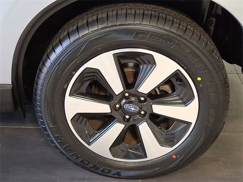 Used 2018 Subaru Forester 2.5i Premium w/ All-Weather Package image 9