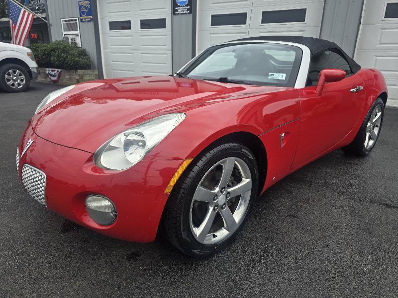 Used 2007 Pontiac Solstice Convertible w/ Premium Package RWD image 1