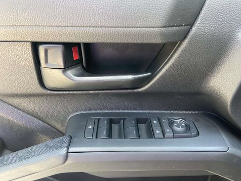 Used 2024 Toyota Tacoma SR5 AWD/4WD image 12