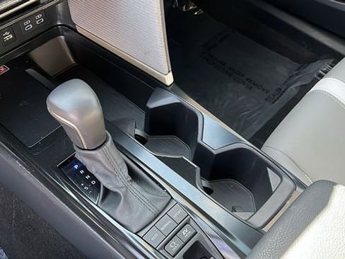 Used 2025 Toyota Camry SE image 14