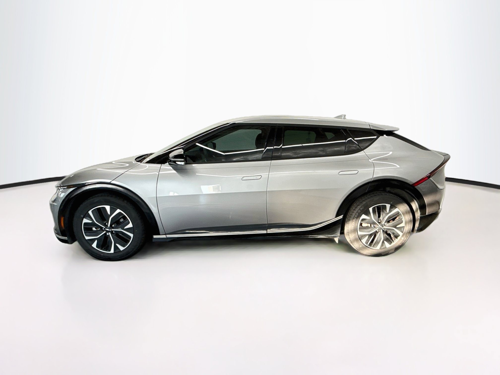 Used 2023 Kia EV6 Wind RWD image 4