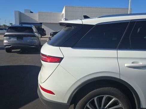 Used 2023 Lincoln Corsair Reserve image 4