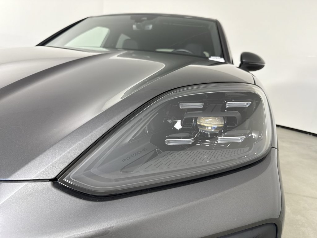Certified 2024 Porsche Cayenne AWD/4WD image 11