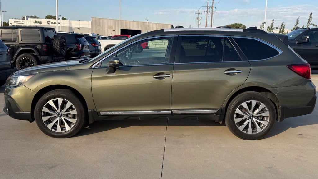 Used 2019 Subaru Outback 2.5i Touring AWD/4WD image 2