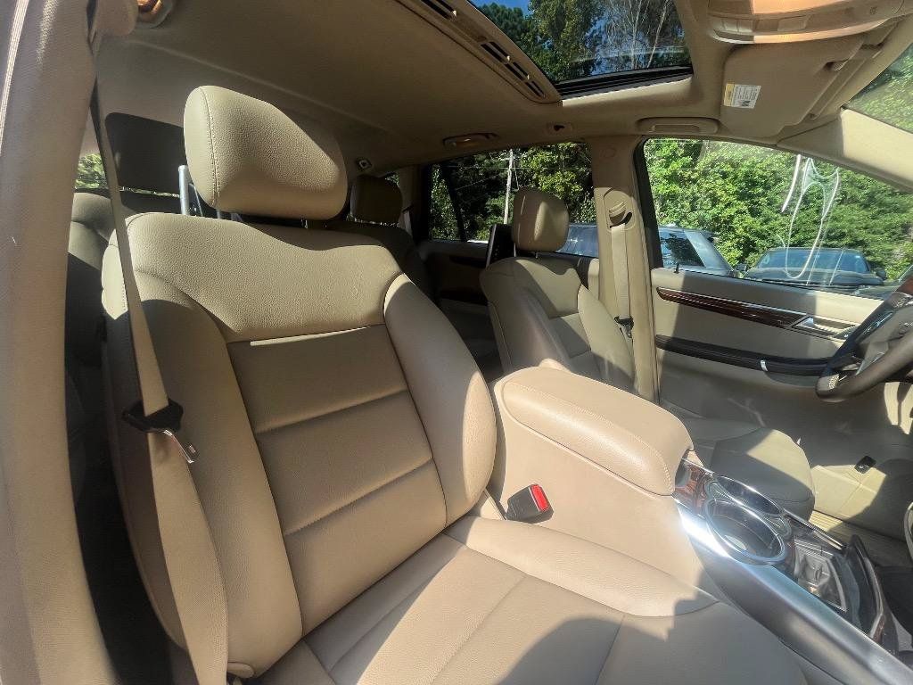 Used 2011 Mercedes-Benz R 350 4MATIC image 41
