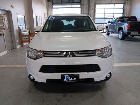 Used 2014 Mitsubishi Outlander SE image 6
