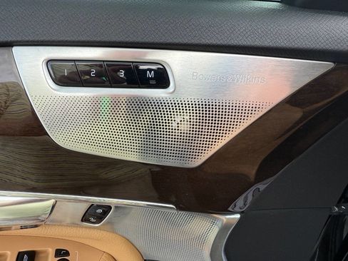 Used 2016 Volvo XC90 T6 Momentum w/ Momentum Plus Package image 11