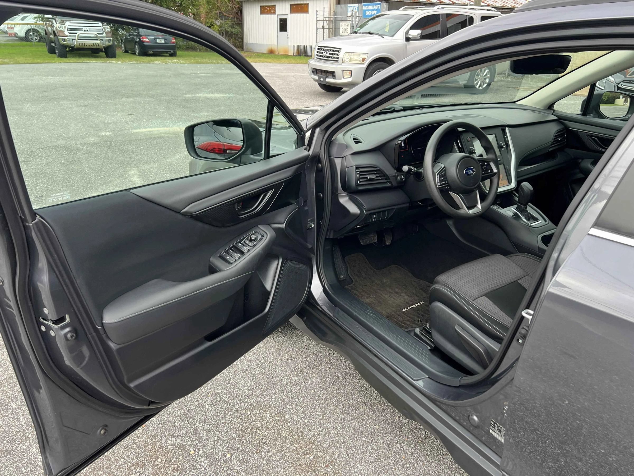Used 2024 Subaru Outback AWD/4WD image 11
