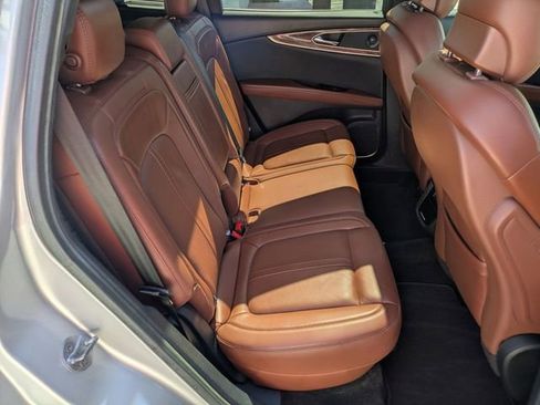 Used 2018 Lincoln MKX Reserve w/ Driver Assistance Package FWD image 29