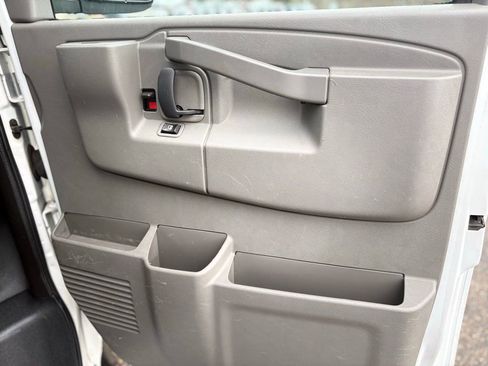 Used 2016 GMC Savana 2500 RWD image 17