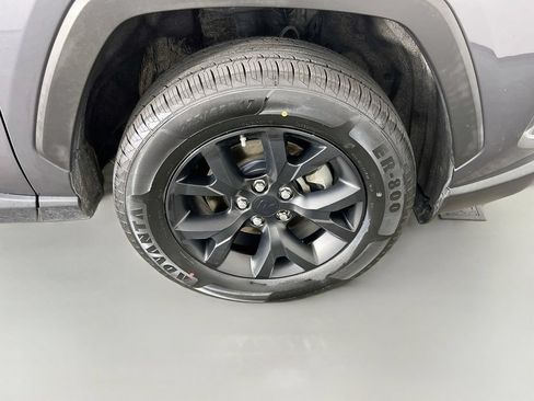 Used 2022 Toyota RAV4 LE FWD image 38