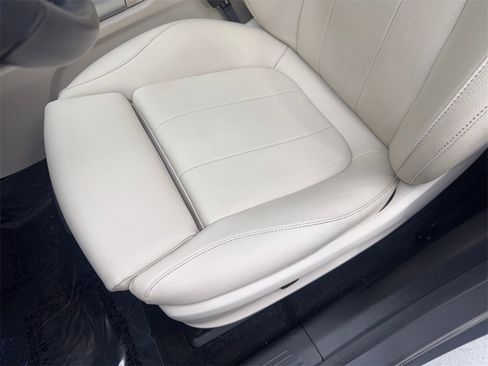 Used 2023 Mercedes-Benz EQB 300 4MATIC image 28