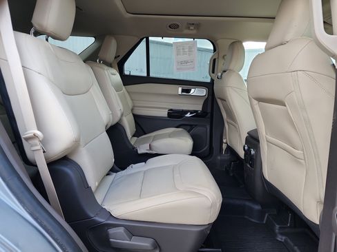 Used 2022 Ford Explorer Platinum w/ Equipment Group 601A image 16