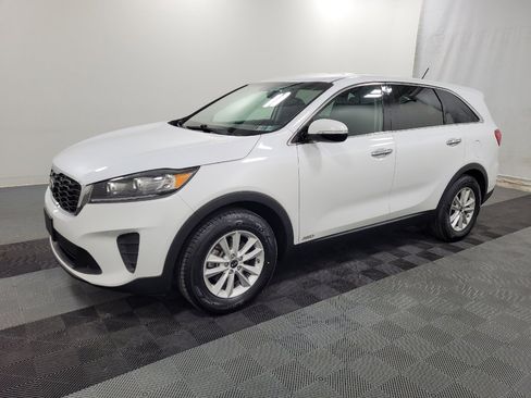 Used 2019 Kia Sorento LX image 2