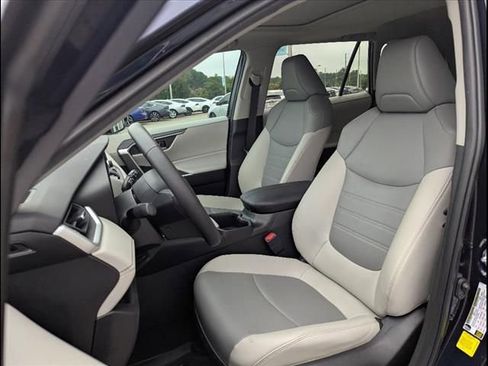 Used 2023 Toyota RAV4 XLE Premium image 33