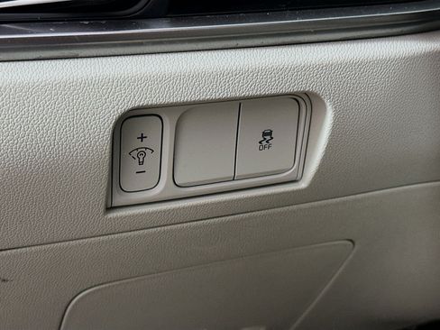 Used 2024 Kia Sorento S FWD image 17