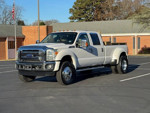 Used 2015 Ford F450 Lariat w/ Lariat Interior Package image 1