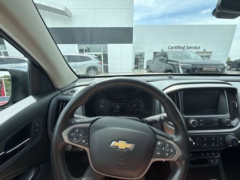 Used 2022 Chevrolet Colorado Z71 AWD/4WD image 17