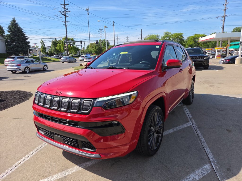 Certified 2022 Jeep Compass Limited w/ (RED) Package AWD/4WD image 6