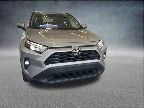 Used 2023 Toyota RAV4 XLE Premium FWD image 5