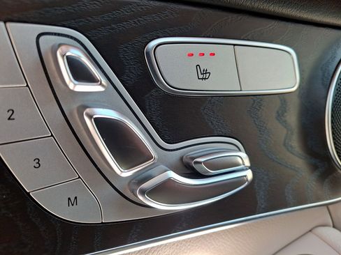 Used 2020 Mercedes-Benz GLC 300 4MATIC image 23