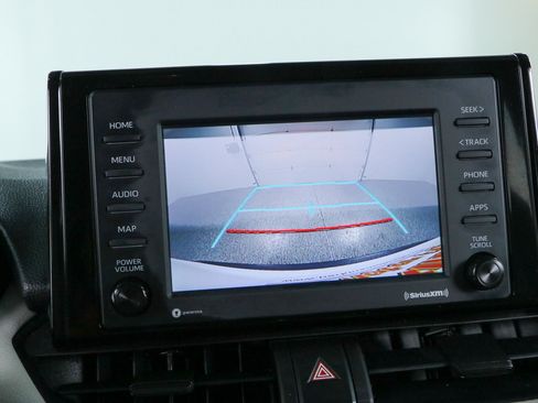 Used 2022 Toyota RAV4 XLE FWD image 18
